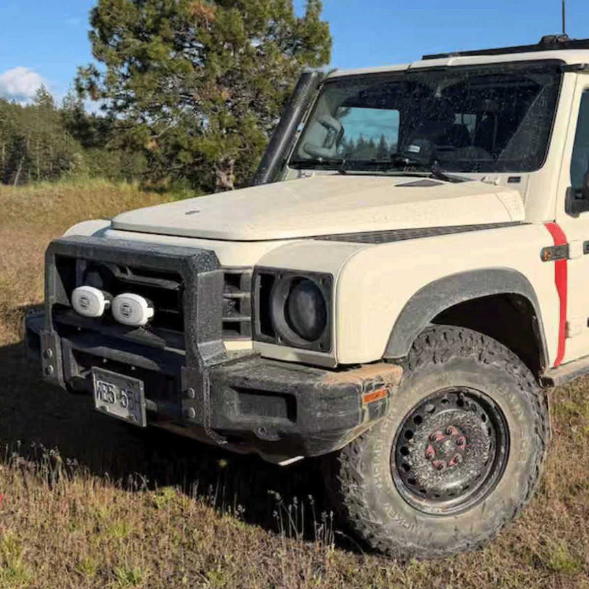 Heavy-Duty Front Bumper for INEOS Grenadier – Black Powder-Coated Steel Plate