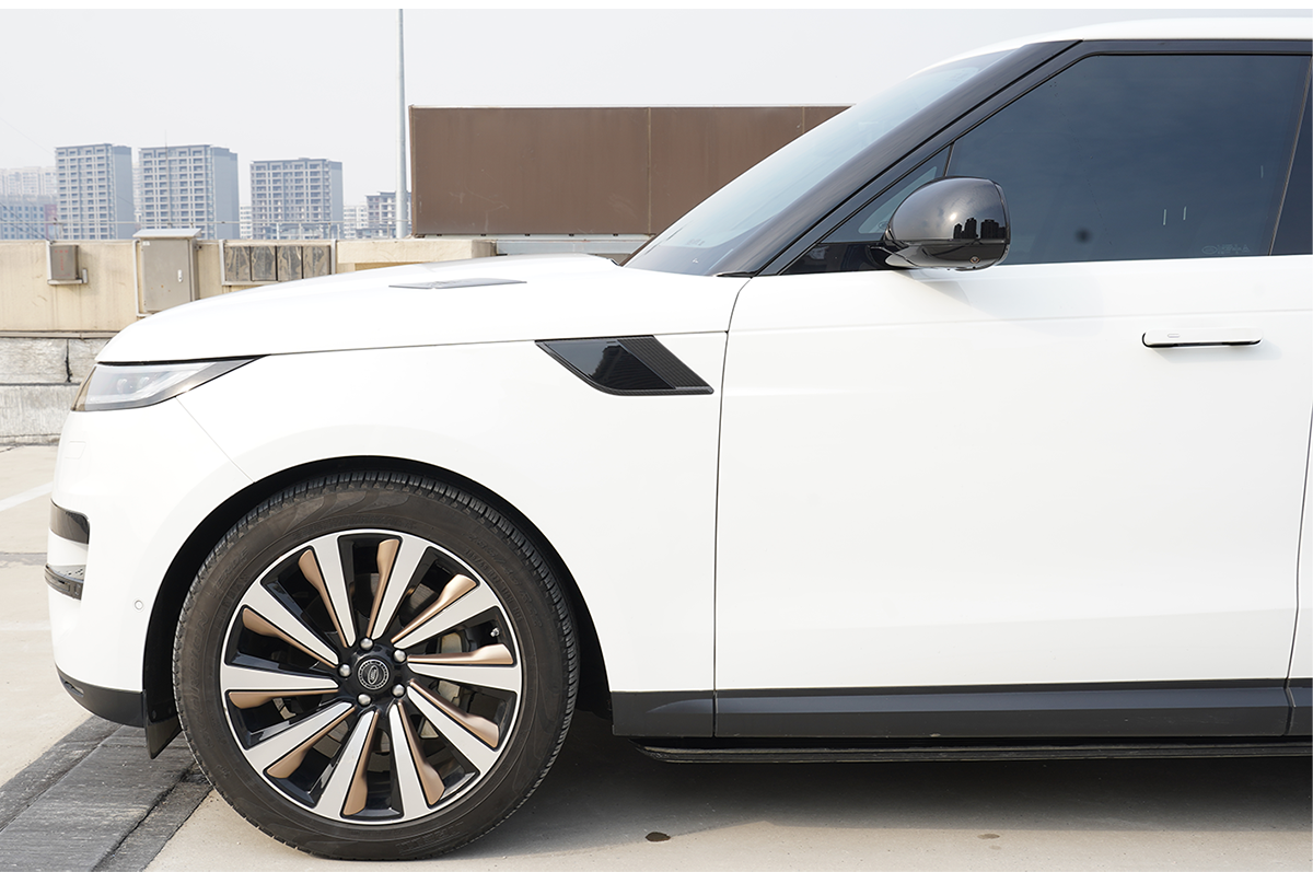 Carbon Fibre Side Vents for Range Rover Sport L461 - ZHOUS carbon fibre side vents for a bold, sporty look