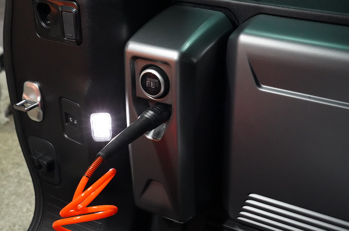 Digital LCD Display - Air Compressor Tire Inflator Set