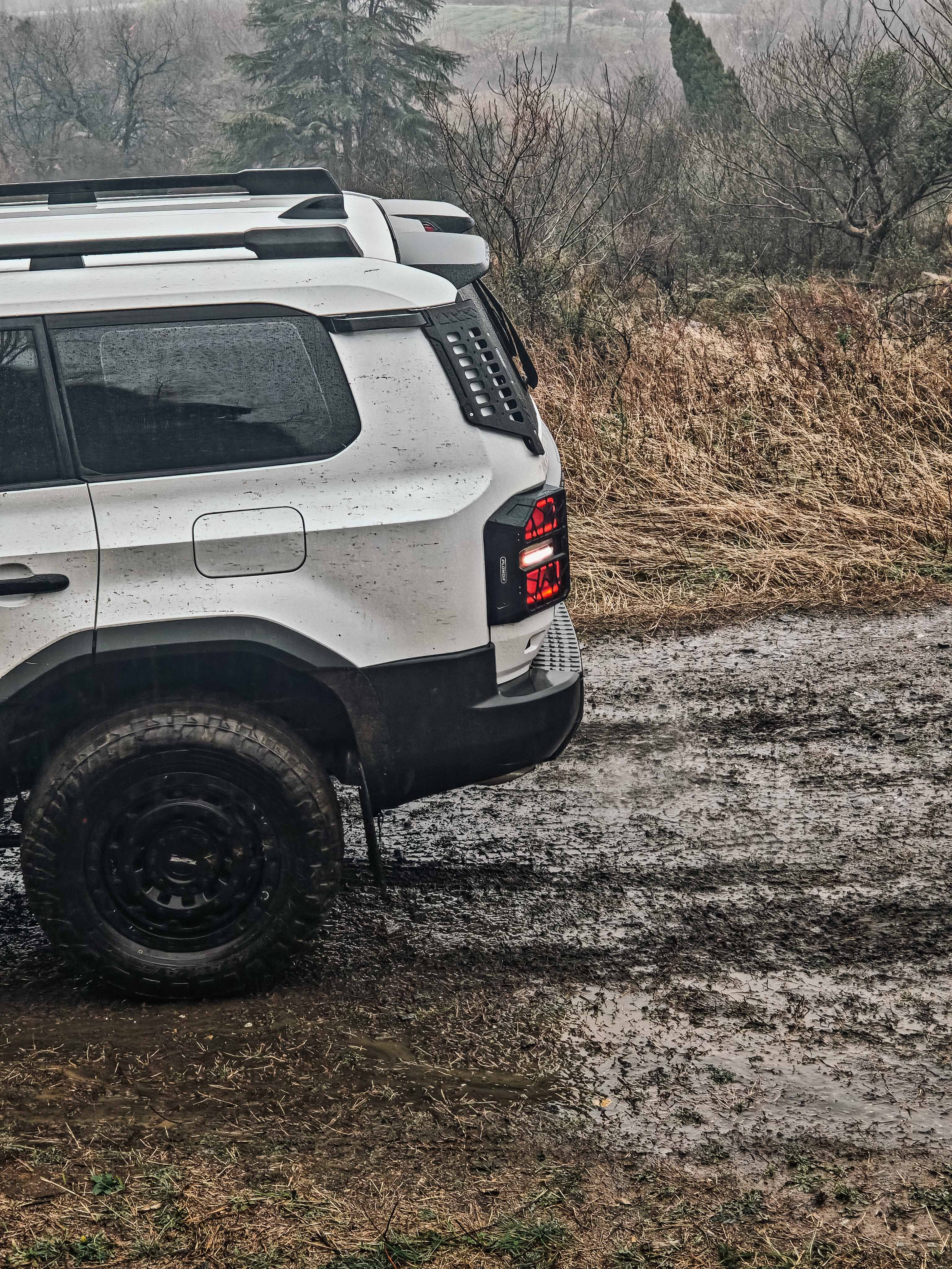 Plomor LC250 widebody fender flares and mud flaps installation