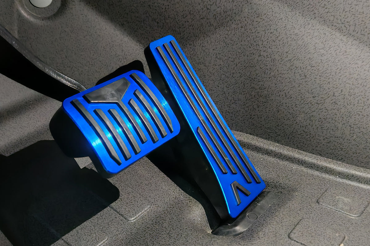 Sport-style accelerator and brake pedal kit - Accelerator & Brake Pedal Covers -Anti-Slip Aluminium (Black / Blue / Silver)