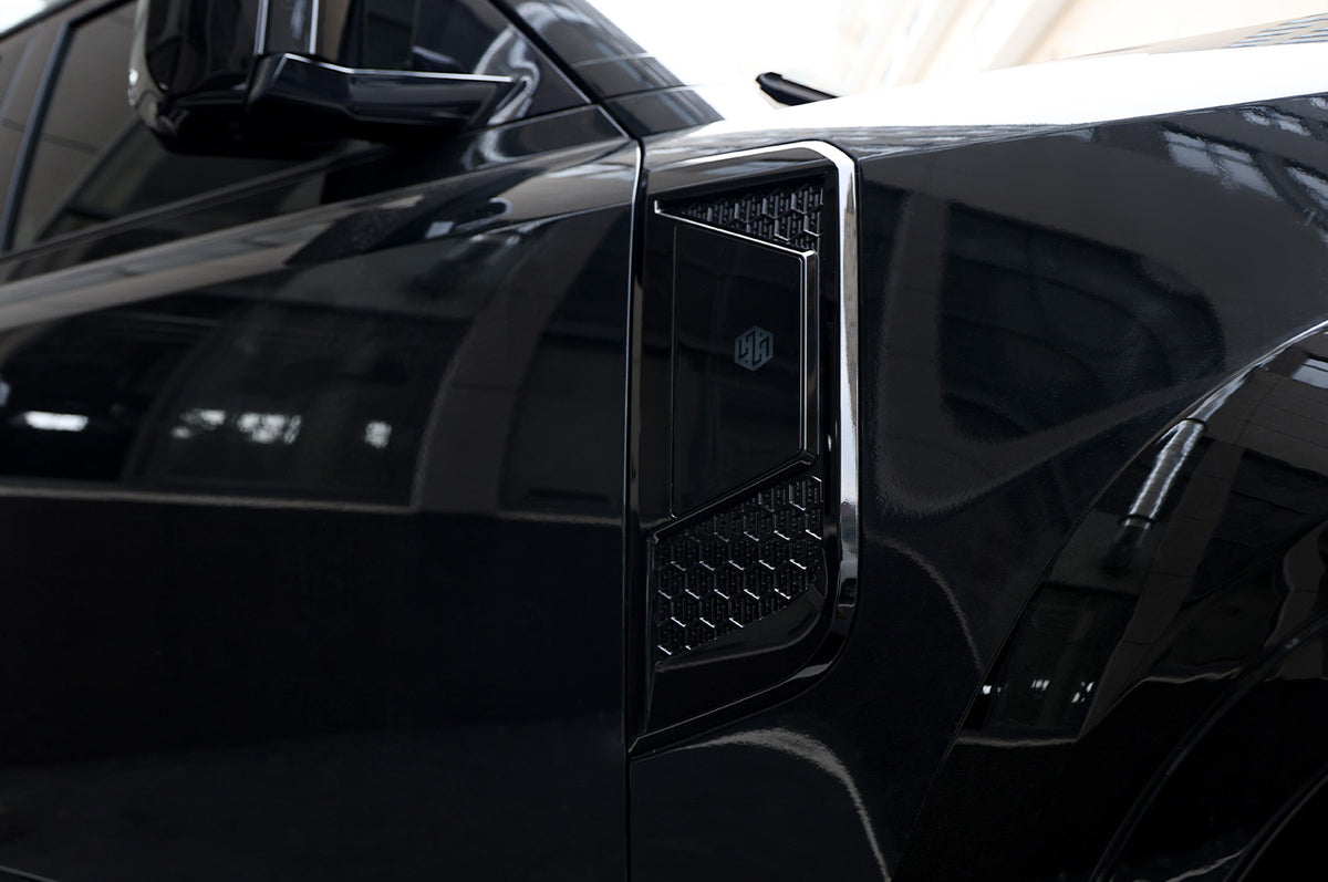 Seamless Integration - PLOMOR Defender 90/110 Side Vent Covers – Gloss Black ABS Exterior Upgrade