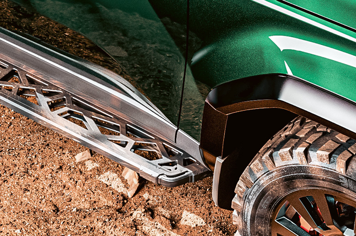 PLOMOR Side Steps – Magnesium-Aluminium Alloy, Aluminium & Plastic - PLOMOR Magnesium-Aluminium Alloy & Plastic Side Steps for 2024+ Toyota LC250 - Rugged Off-Road Protection