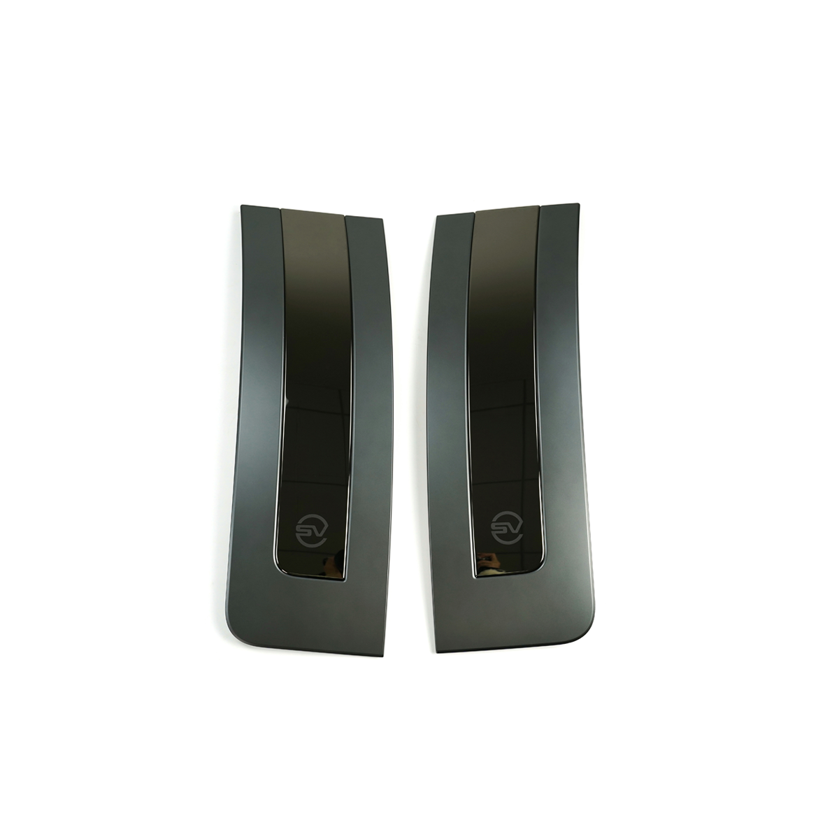 PLOMOR genuine dry carbon fibre side vents for Range Rover L460 (2023+), featuring the premium Bronze and Silver finish for an upscale, high-performance look.