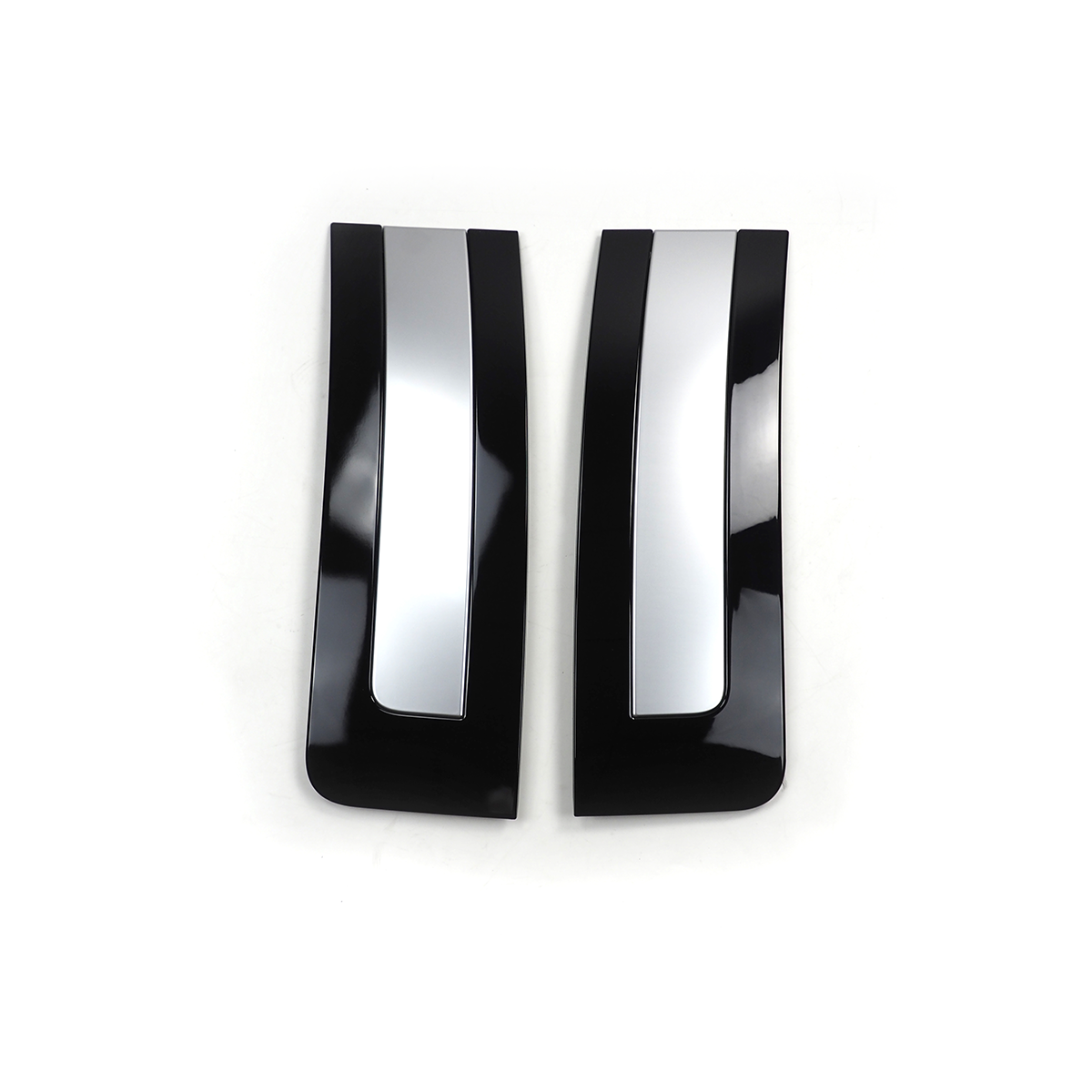 PLOMOR genuine dry carbon fibre side vents for Range Rover L460 (2023+), featuring the aggressive SV-style design and lightweight, high-performance finish.