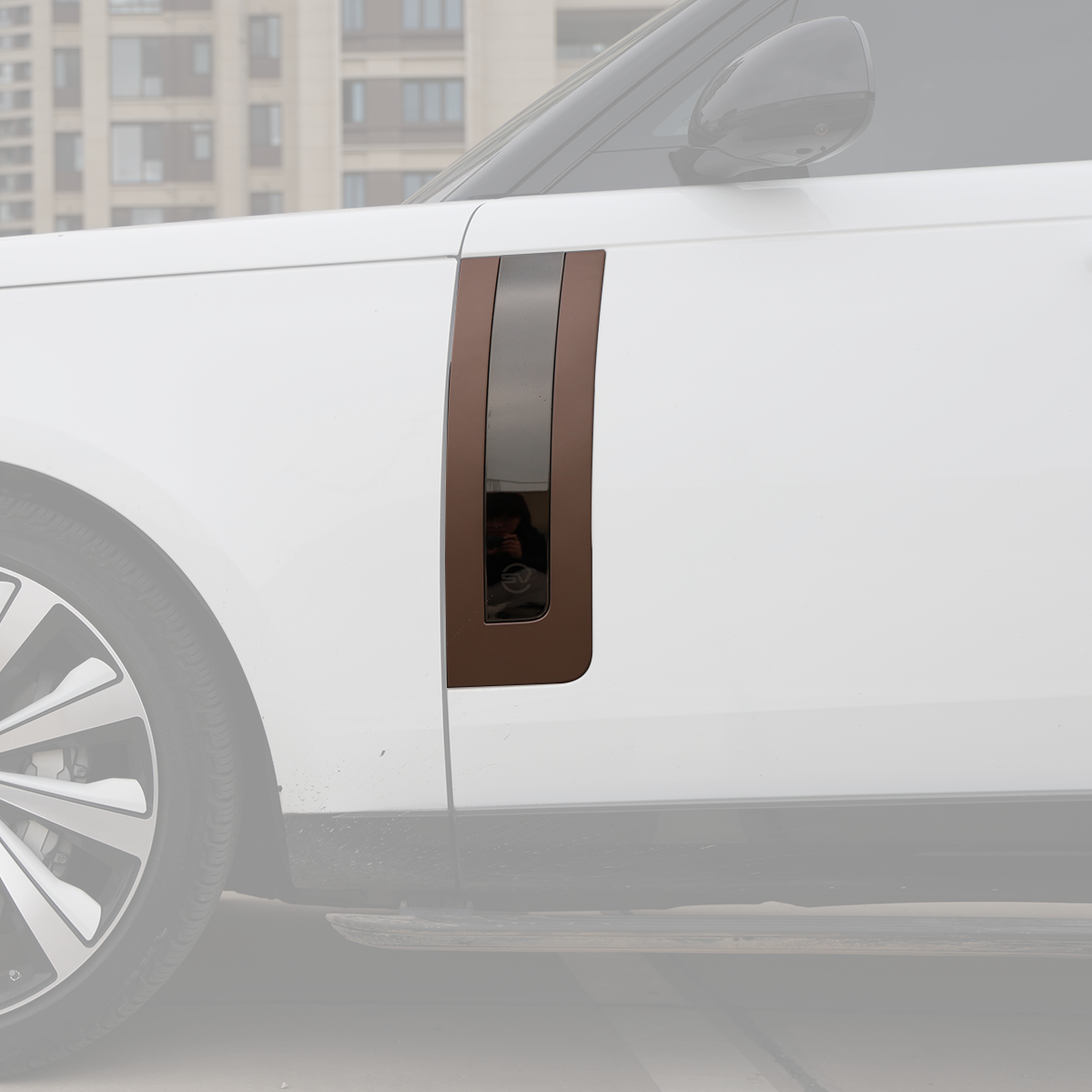 SV-style mesh front grille kit for Range Rover Sport L460, featuring a sporty design in durable ABS with a premium chrome finish.