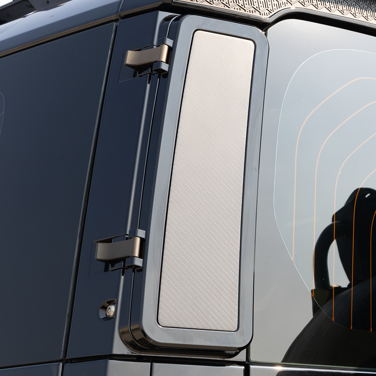 Rear D-Pillar Storage Box  – Carbon Fibre / Gloss Black-8