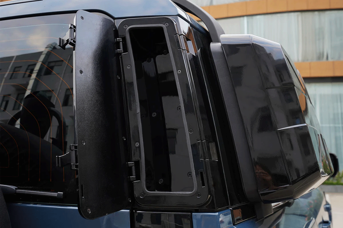 Space-Saving Design - PLOMOR Lockable D-Pillar Storage Box for Land Rover Defender 90/110