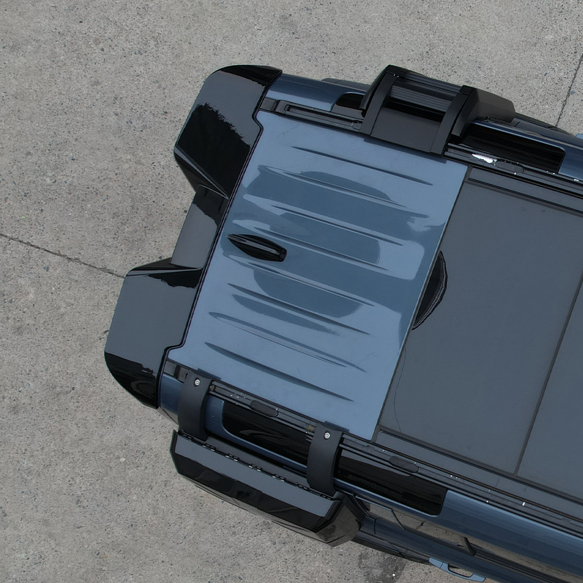 Defender 110 rear roof spoiler enhancing street style