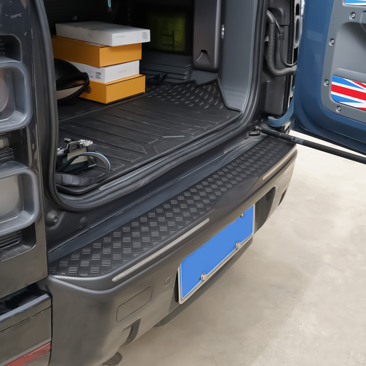 Dynamic brake effect in action on installed LED light bar for Defender 90/110 (L663)