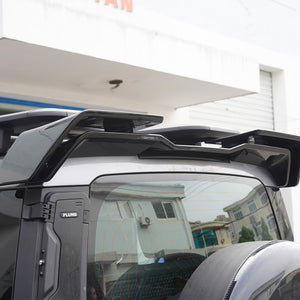 Close-up of installed gloss black ABS roof spoiler on Defender 90/110 (L663)
