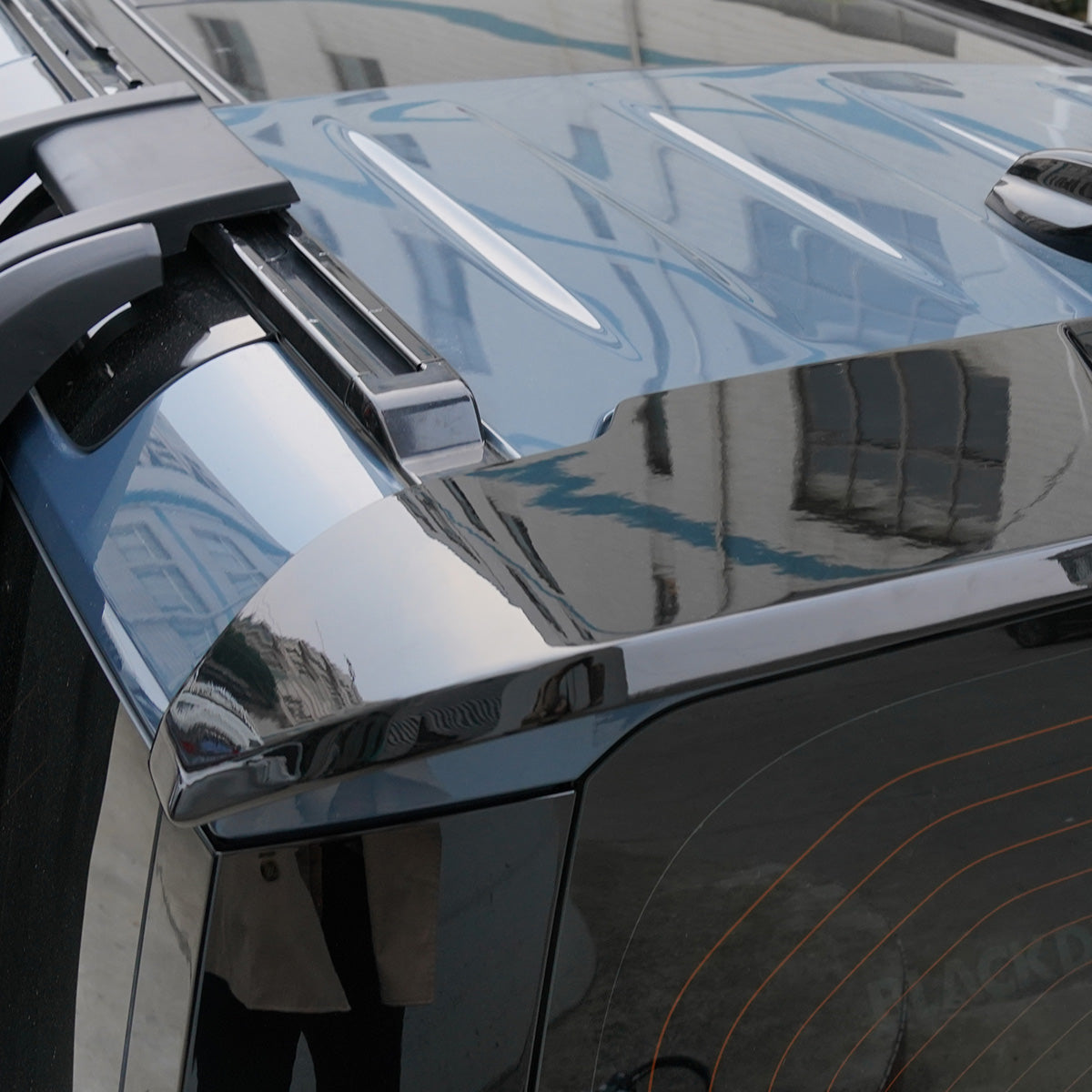 Clean rear design with roof spoiler on Defender 90 110