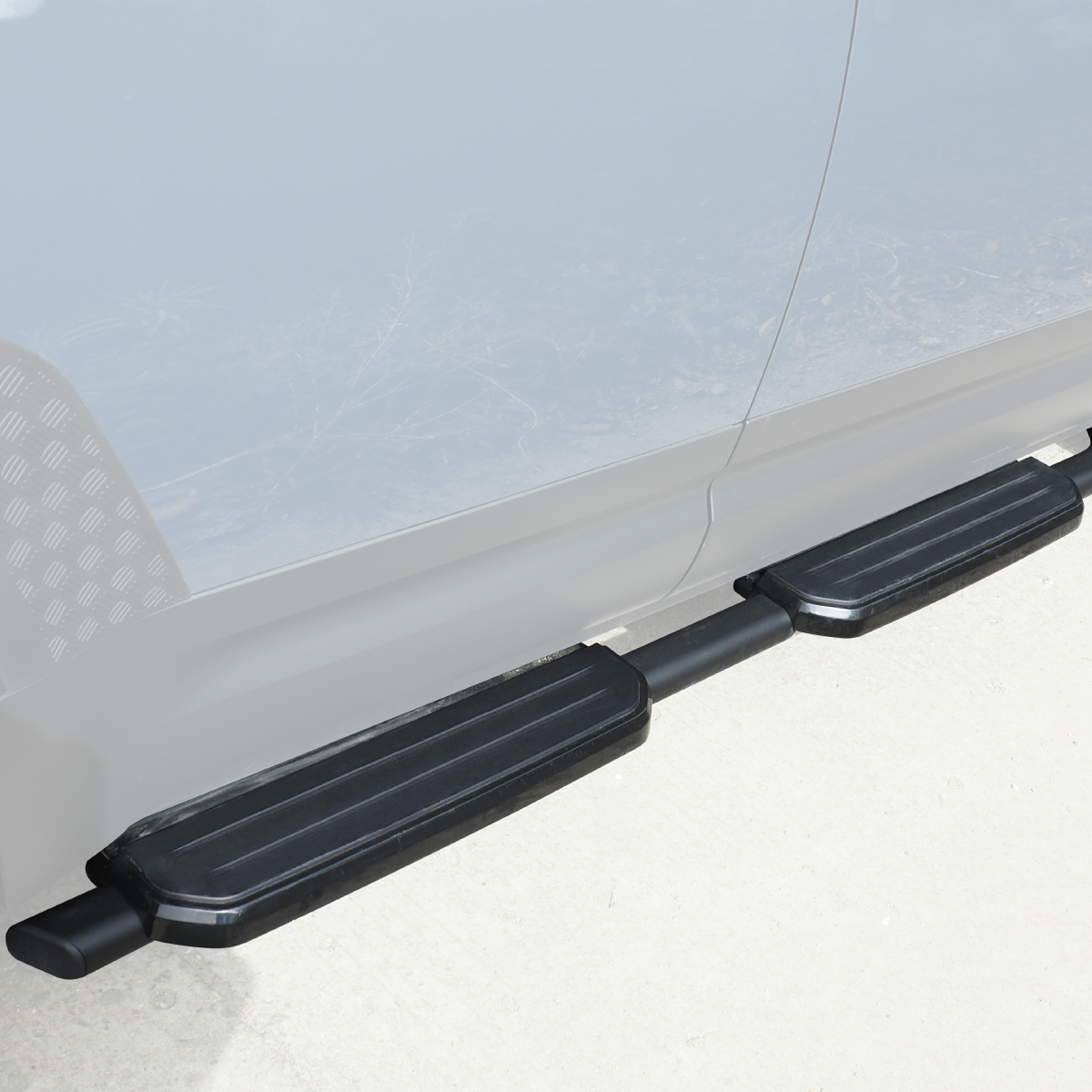 Close view of PLOMOR aluminium side steps installed on Defender 90