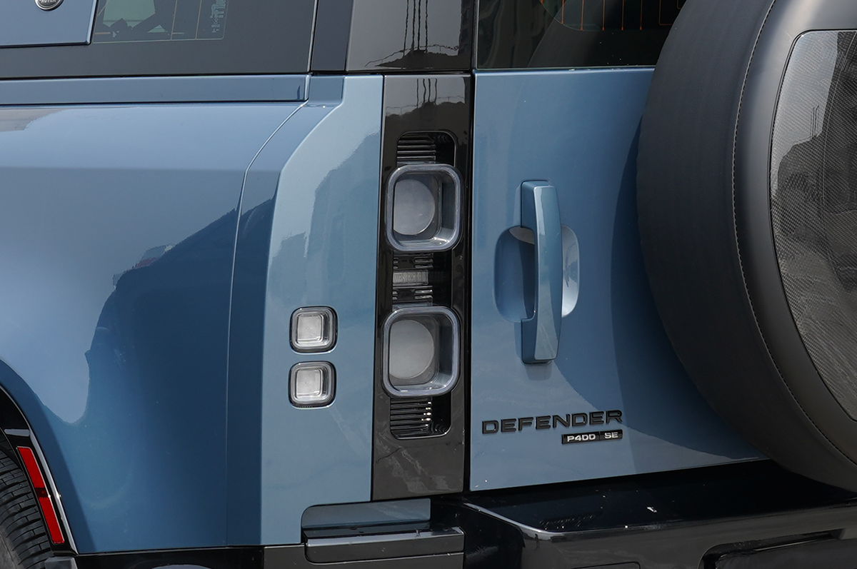 Stylish smoked tail lights - PLOMOR Smoked LED Tail Lights for Land Rover Defender 90/110 (L663)