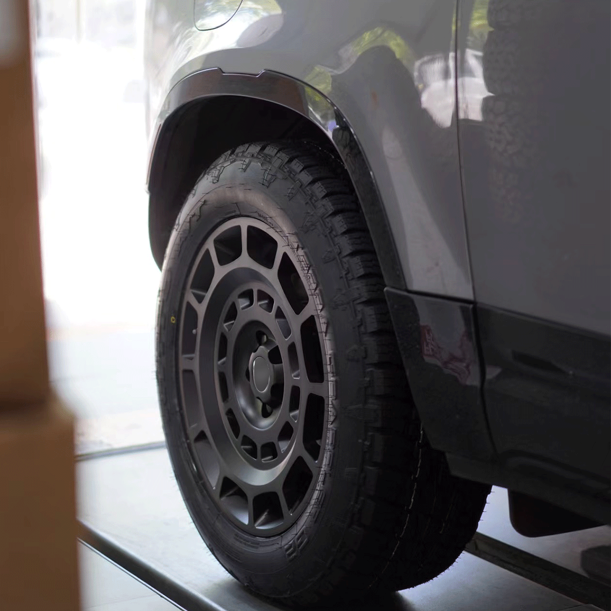 Land Rover Defender OCTA forged wheels installed side profile PLOMOR satin black