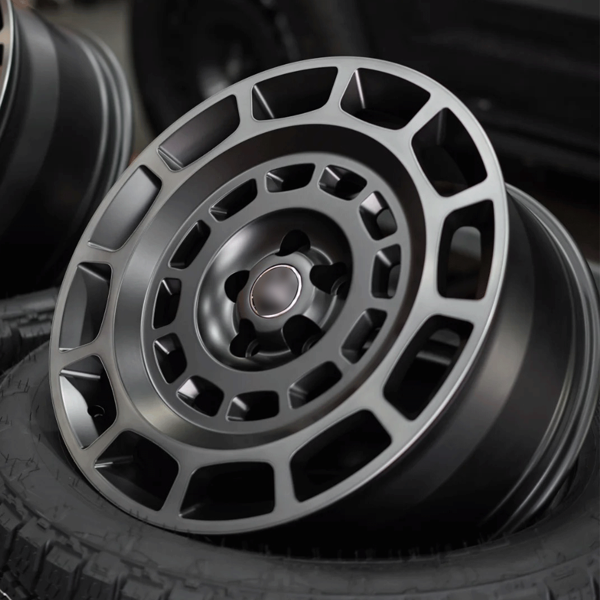 Forged alloy material structure detail PLOMOR Defender OCTA wheel lightweight strength