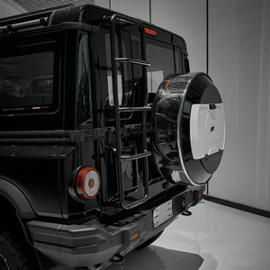 “Two-tone black and white spare wheel cover for INEOS Grenadier, weather-resistant design for durable protection and modern styling.”