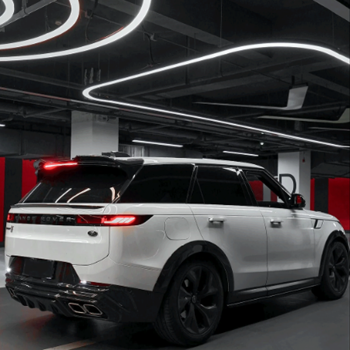 PLOMOR rear carbon fibre diffuser installed on Range Rover Sport L461 widebody kit