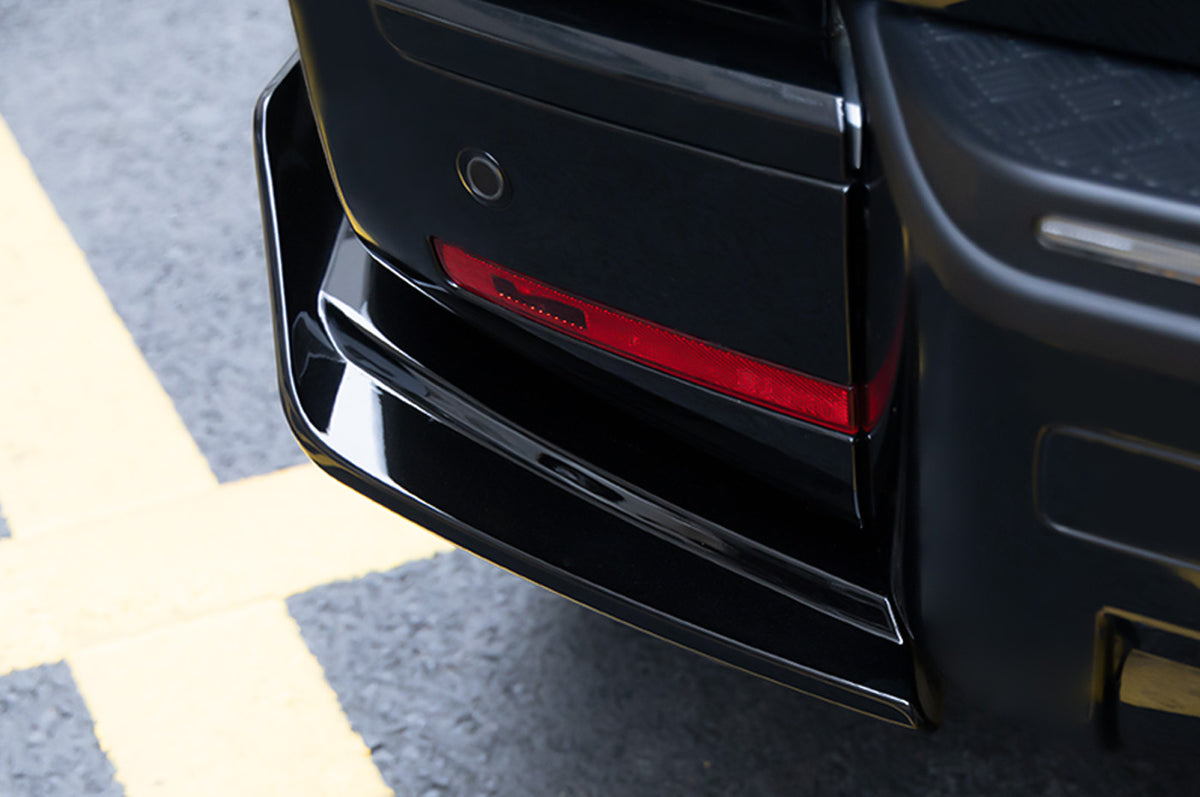 Gloss Black Finish - PLOMOR Rear Bumper Corner Guards for Defender 90/110 – OEM Fit Gloss Black / Carbon Fibre
