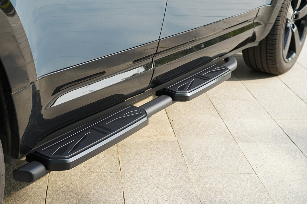 Two Finish Options Available - PLOMOR Defender 110 Union Jack Aluminium Side Steps – Black/Silver Trim OEM Fit