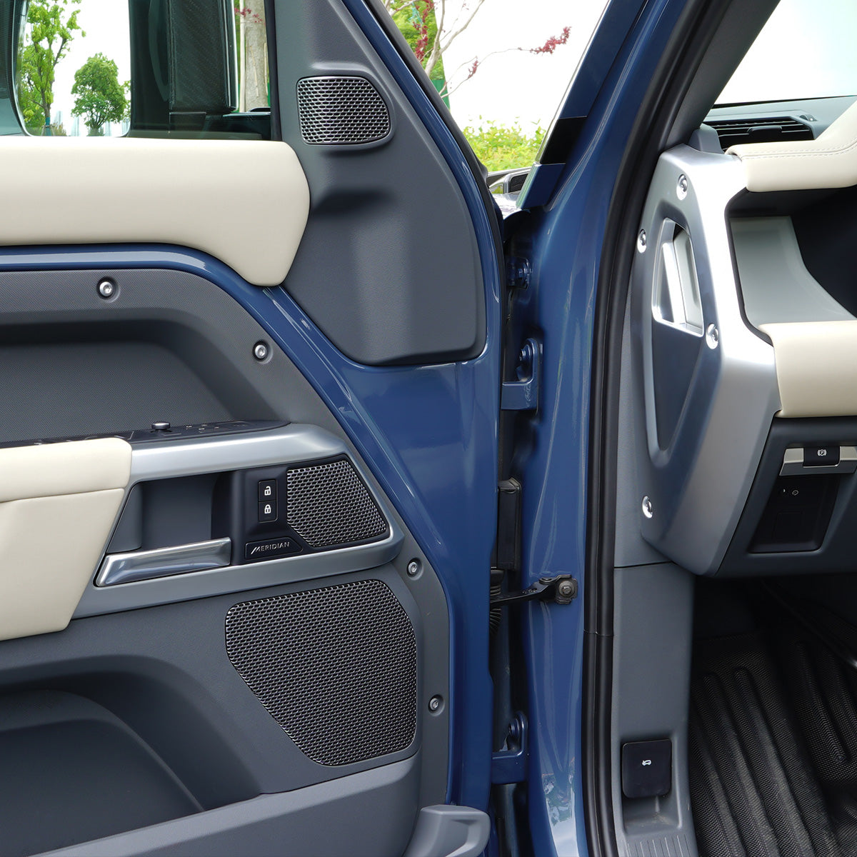 Installed pearl nickel dashboard trim for Land Rover Defender 2020–2026