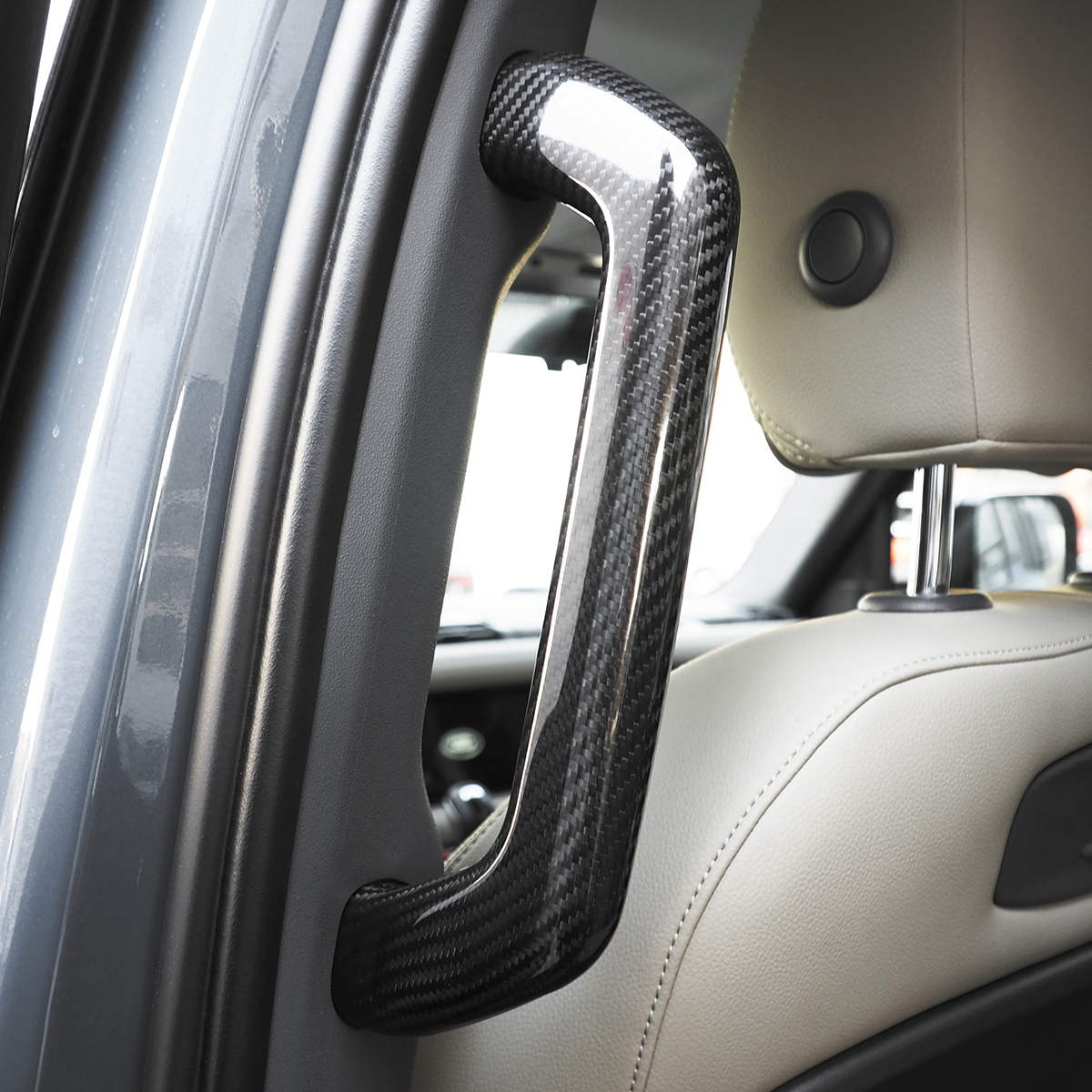 land-rover-defender-90-110-130-carbon-fiber-grab-handles-precision-installation
