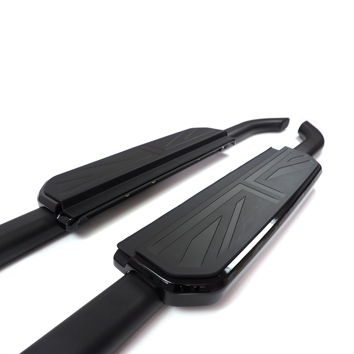 Black and silver trim aluminium side steps for Defender 90