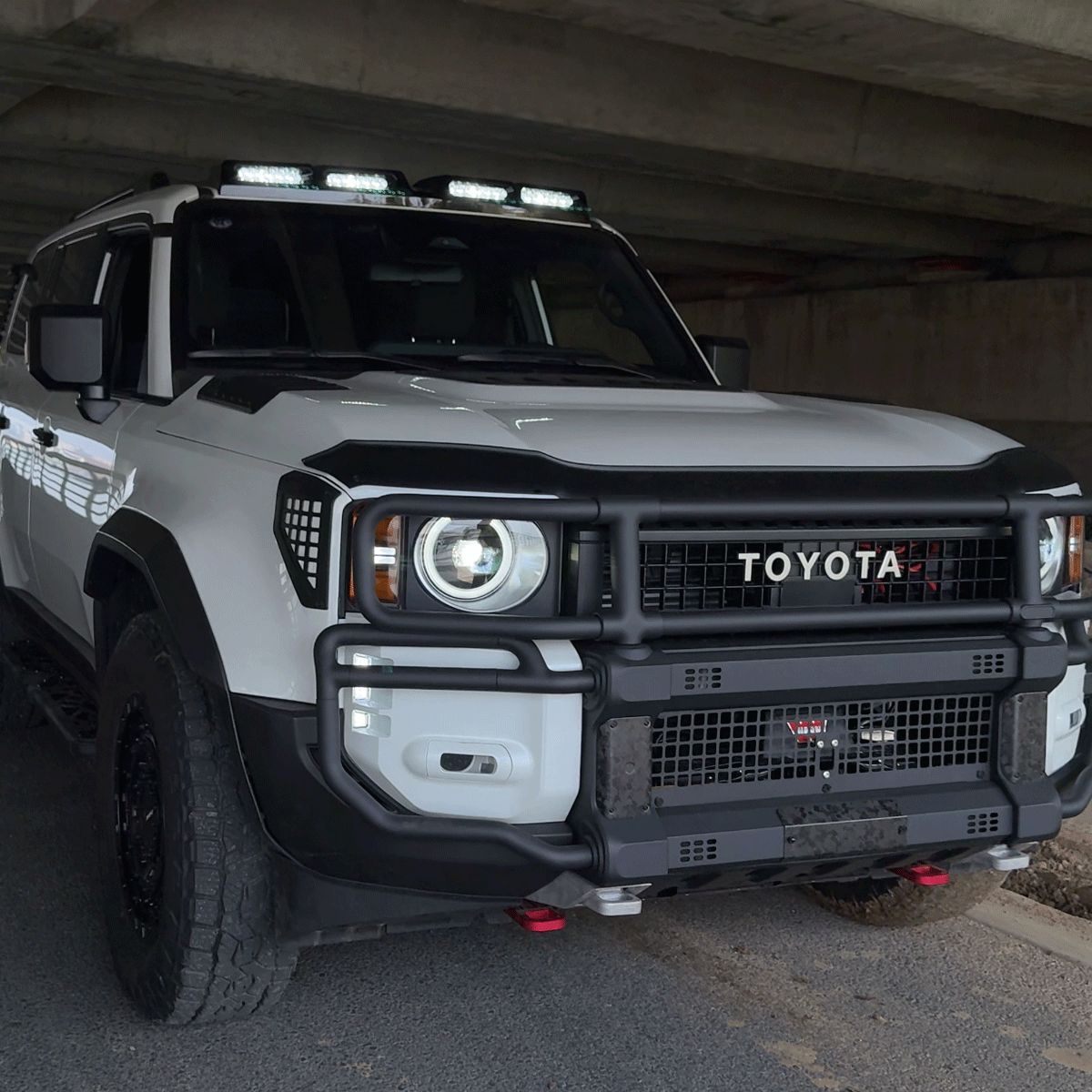 Toyota Land Cruiser LC250 Four Lamp Roof Light Cover LED Lighting at Night