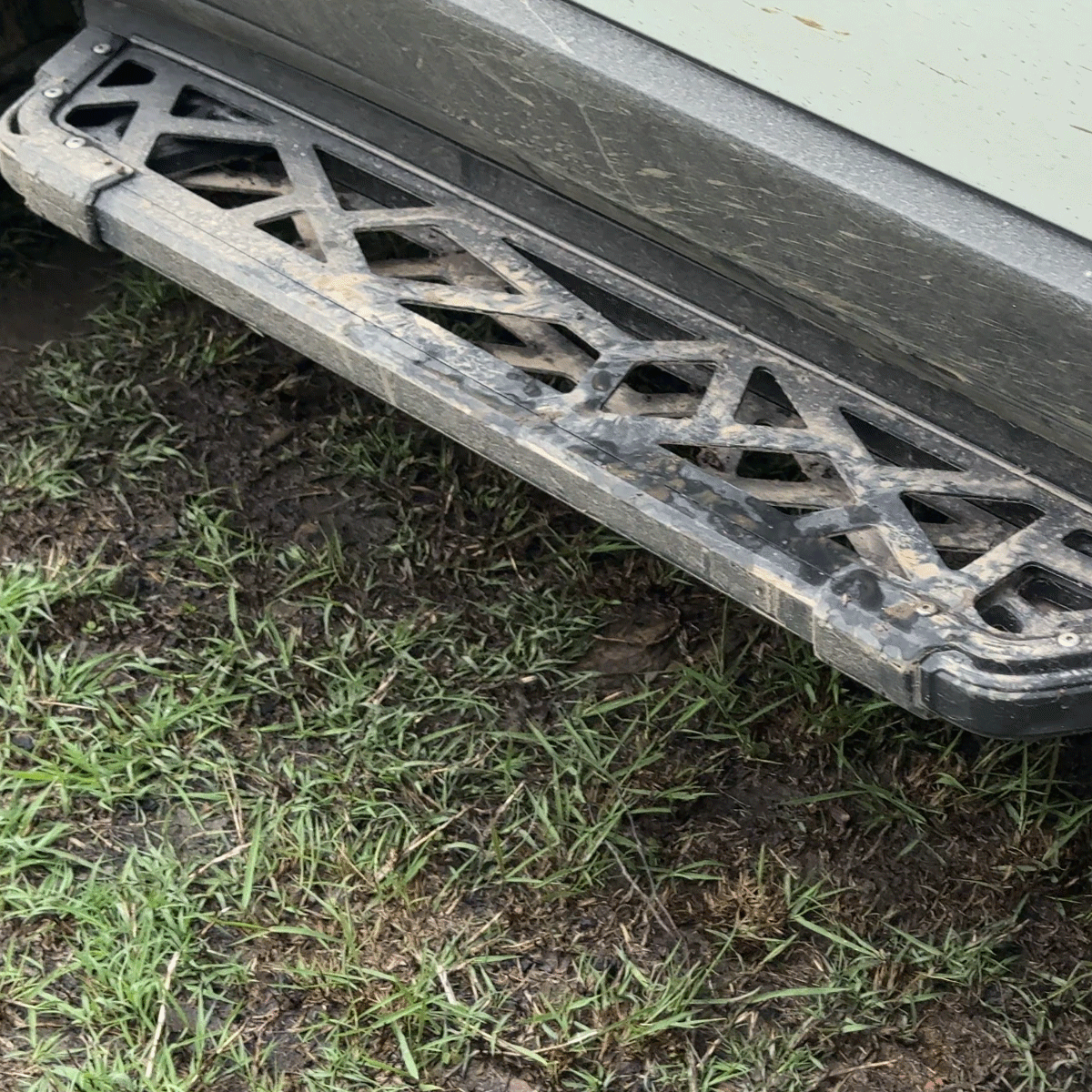 Lightweight aluminium side step construction for Toyota Land Cruiser LC250