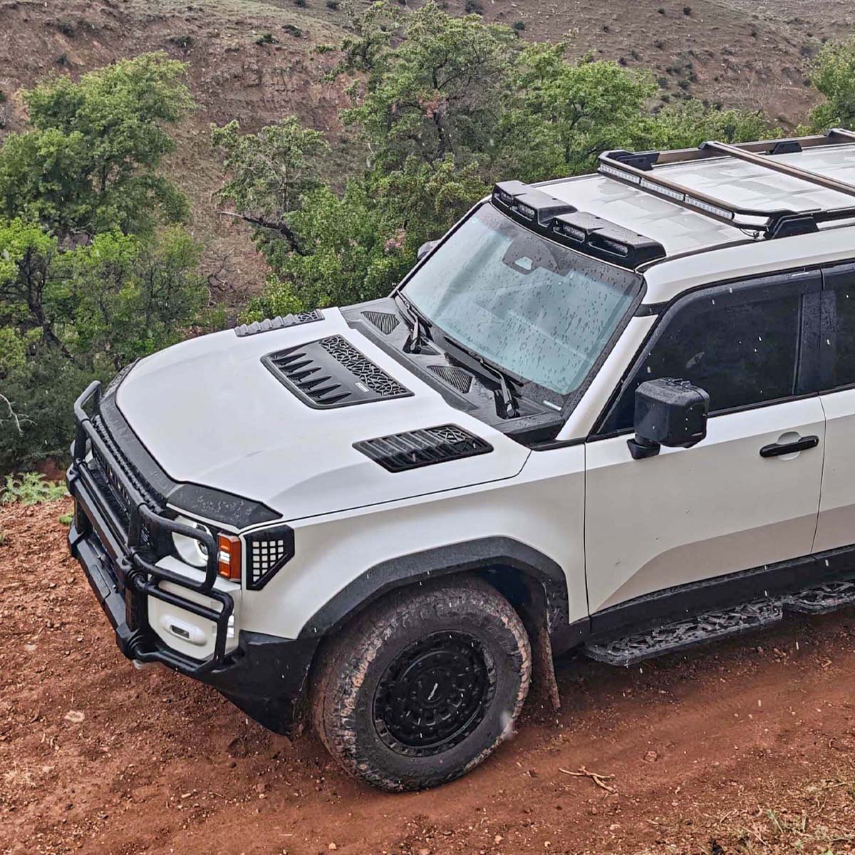 PLOMOR 2024–2027 Toyota LC250 Off-Road Hood Installed