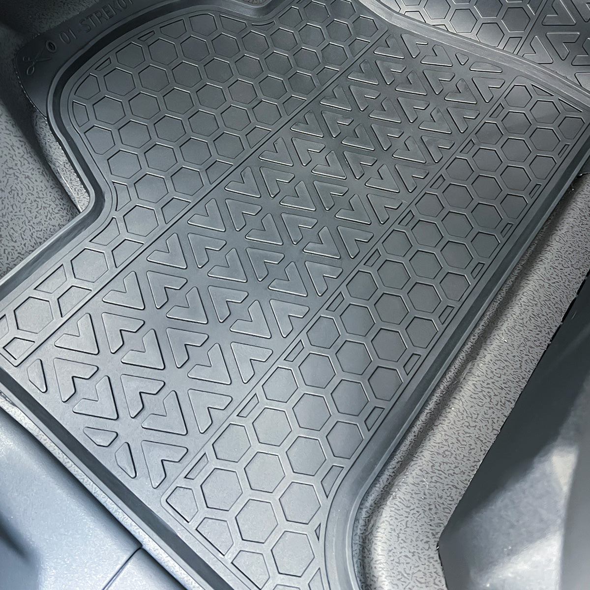 plomor-Full Set Floor Mats for INEOS Grenadier – Latex Rubber Material-3
