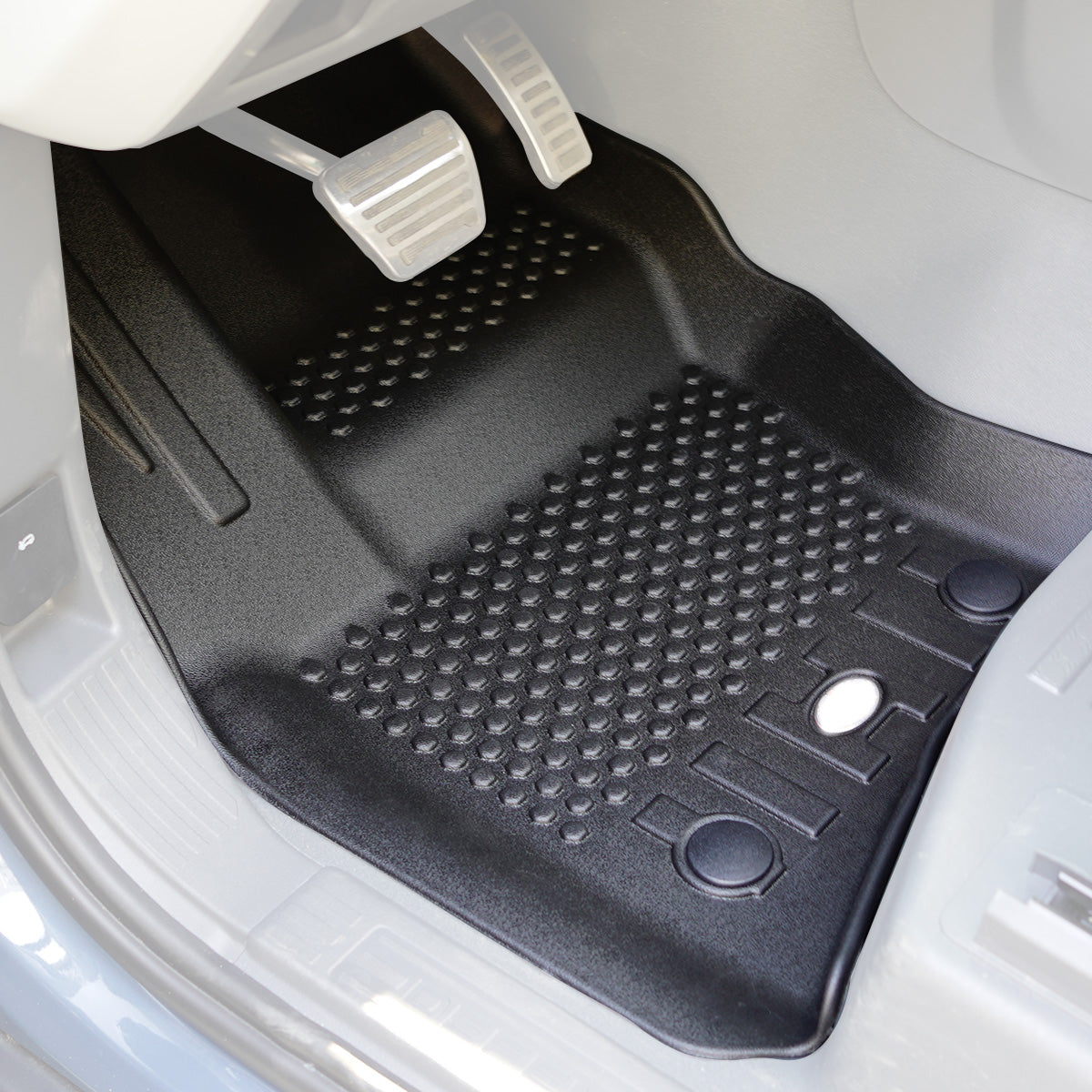 PLOMOR Defender 110 Floor Mats Installed – Front Cabin
