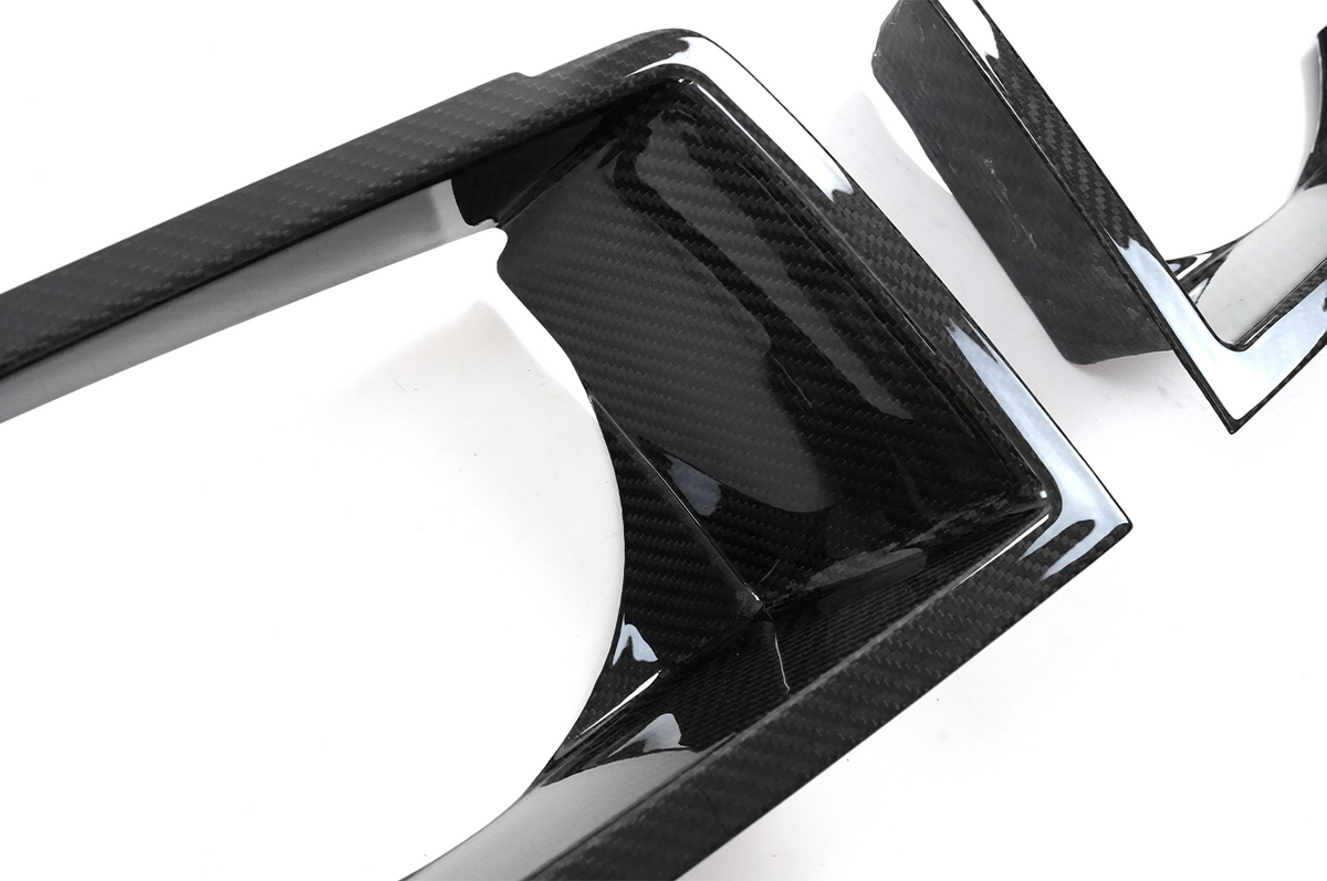 Lightweight Ultra-Strong Dry Carbon Upgrade - PLOMOR Dry Carbon Headlight Covers for Defender 90/110/130