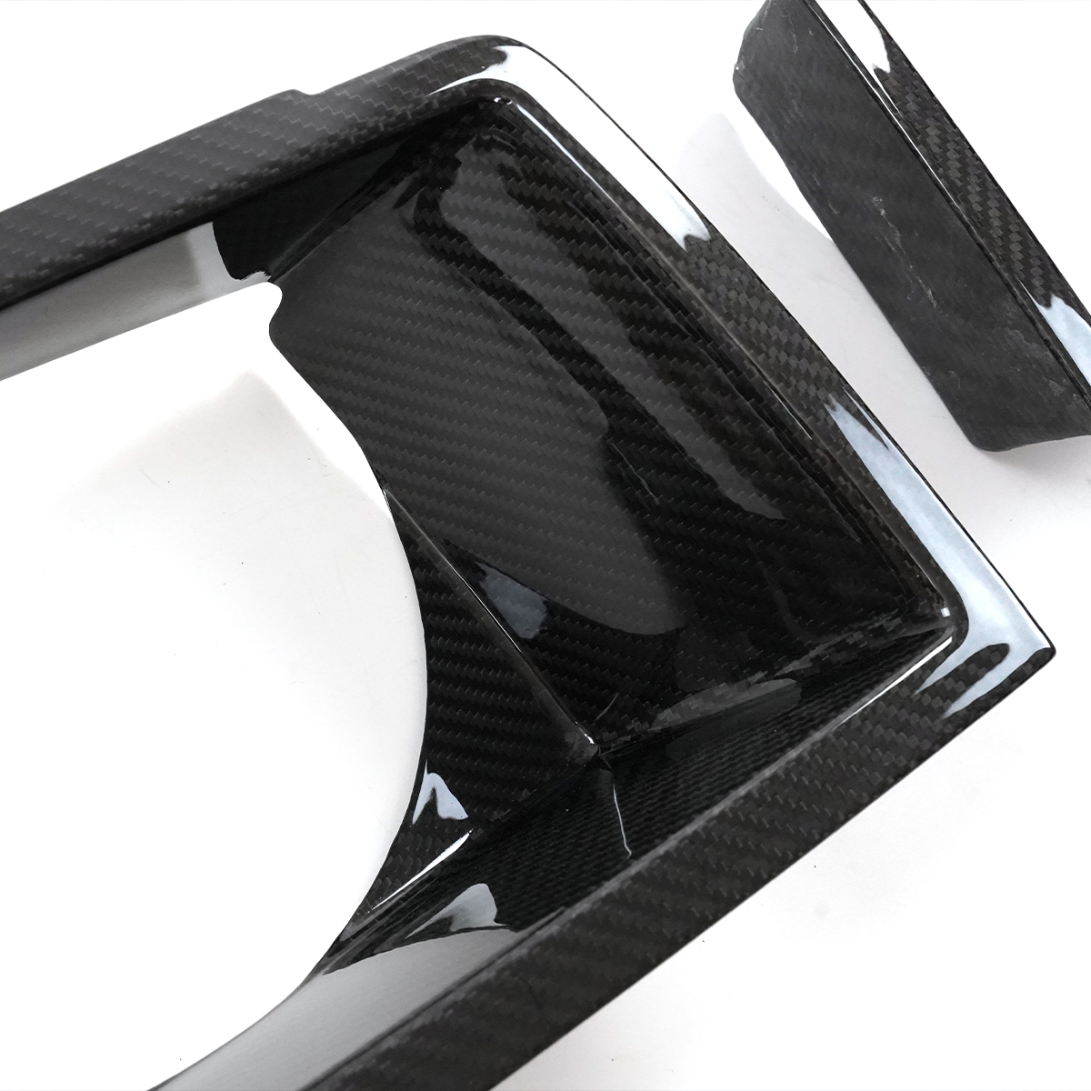 Top view showing glossy weave finish of PLOMOR headlight cover for Defender 90/110/130