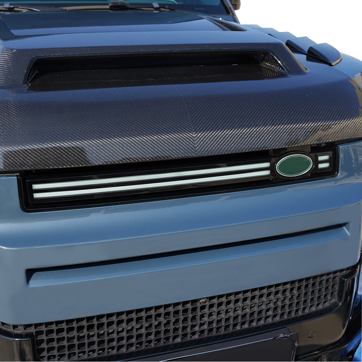 PLOMOR LED grille installed on Defender 90 110 130 for off-road driving
