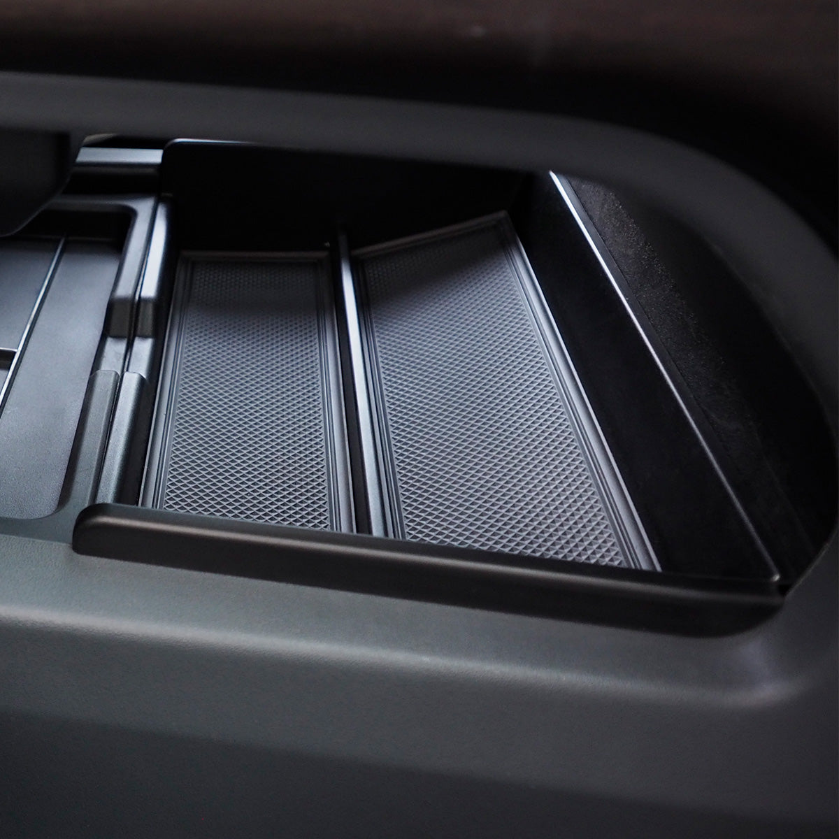 PLOMOR Organised Lower Console Tray in Defender 90/110 Interior