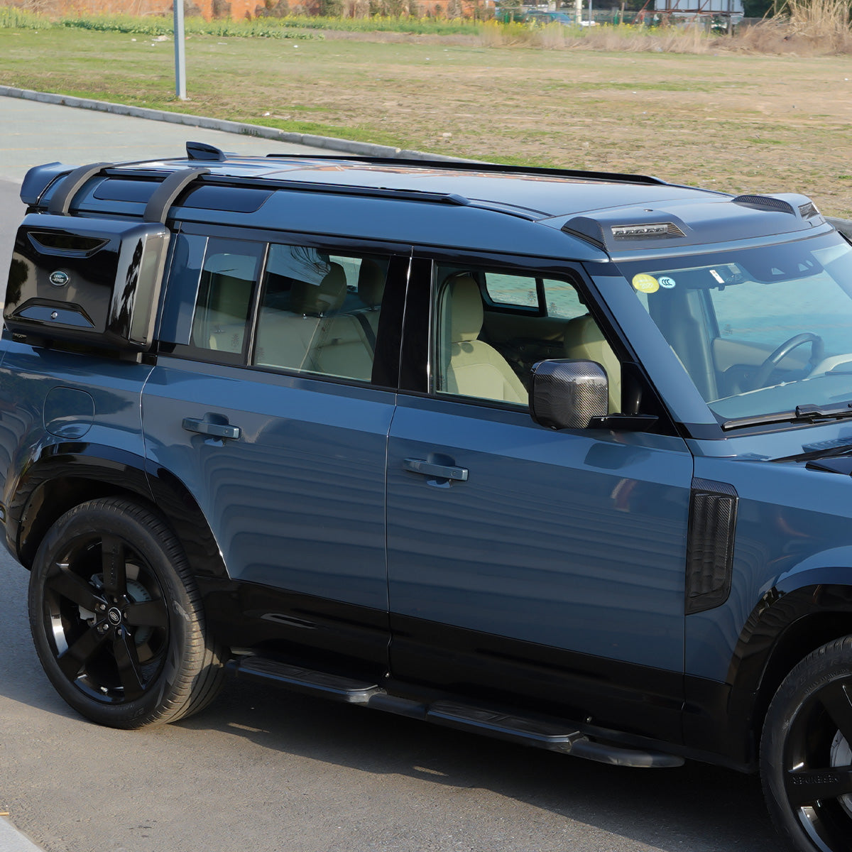 PLOMOR Defender 90/110 Roof Rack Installed Side Profile
