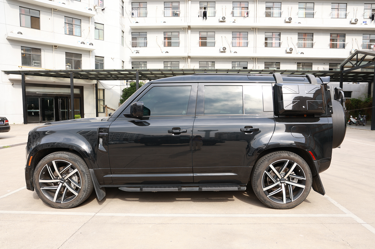 ABS + Aluminium Alloy Construction - PLOMOR Land Rover Defender 90/110 Fixed Side Steps – ABS & Aluminium Black Running Boards (L663)