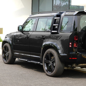 Close-up of PLOMOR Side Moulding installed on Defender 90 / 110