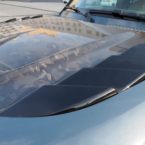 Angled View of PLOMOR Dual-Fin Hood Vent Trim on Defender 90 110 130