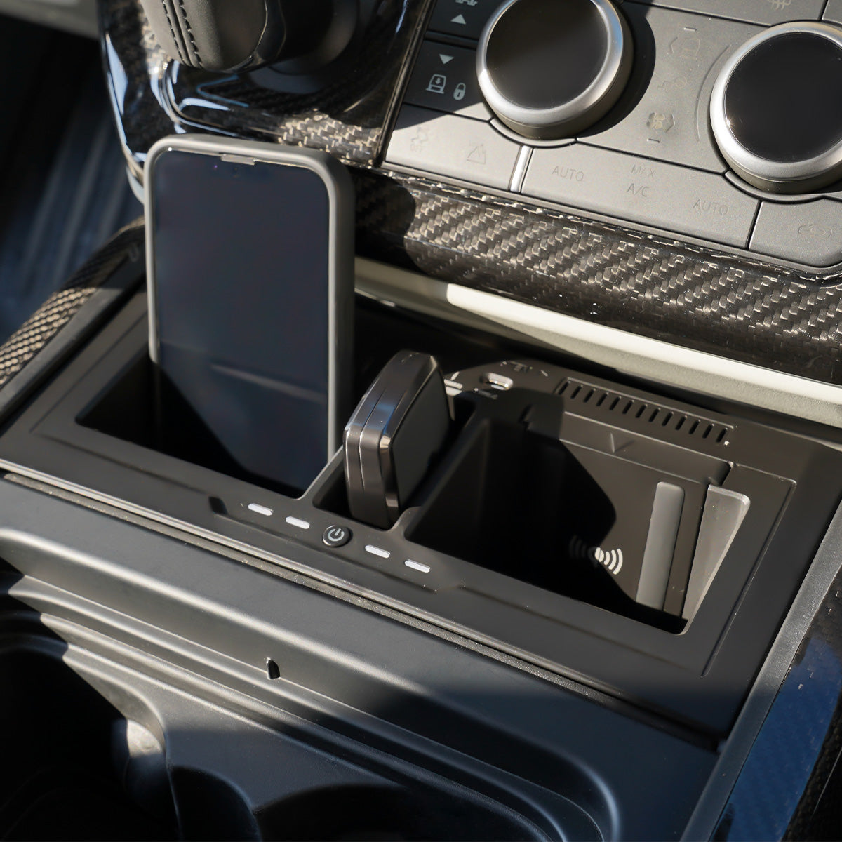 PLOMOR Dual Wireless Charging Console Installed on Land Rover Defender 130