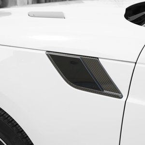 Aggressive look with carbon fiber side vent installed on Range Rover Sport L461