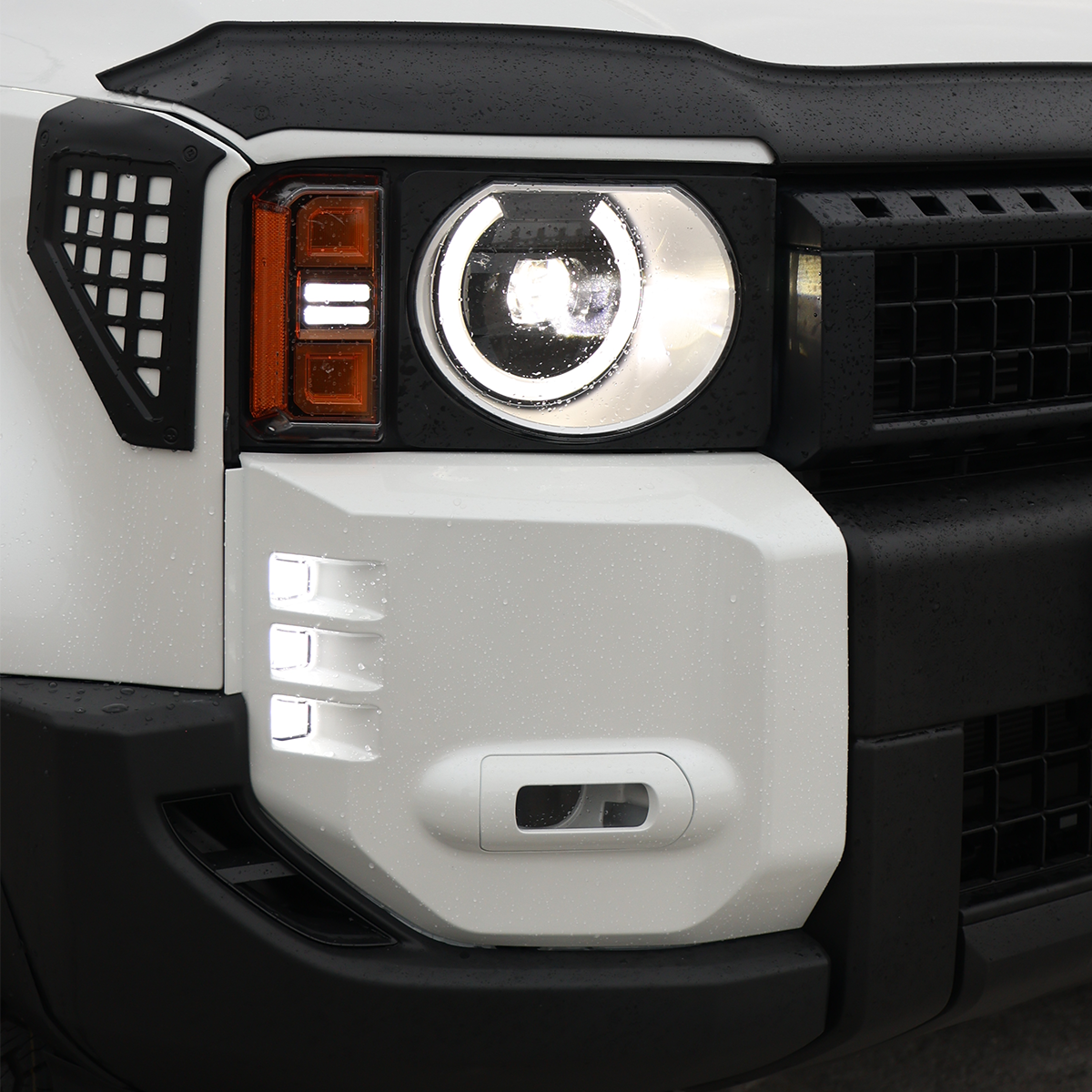 PLOMOR multifunction fog light frame upgrade for Toyota Land Cruiser LC250 2024+, supporting DRL and sequential turn signals