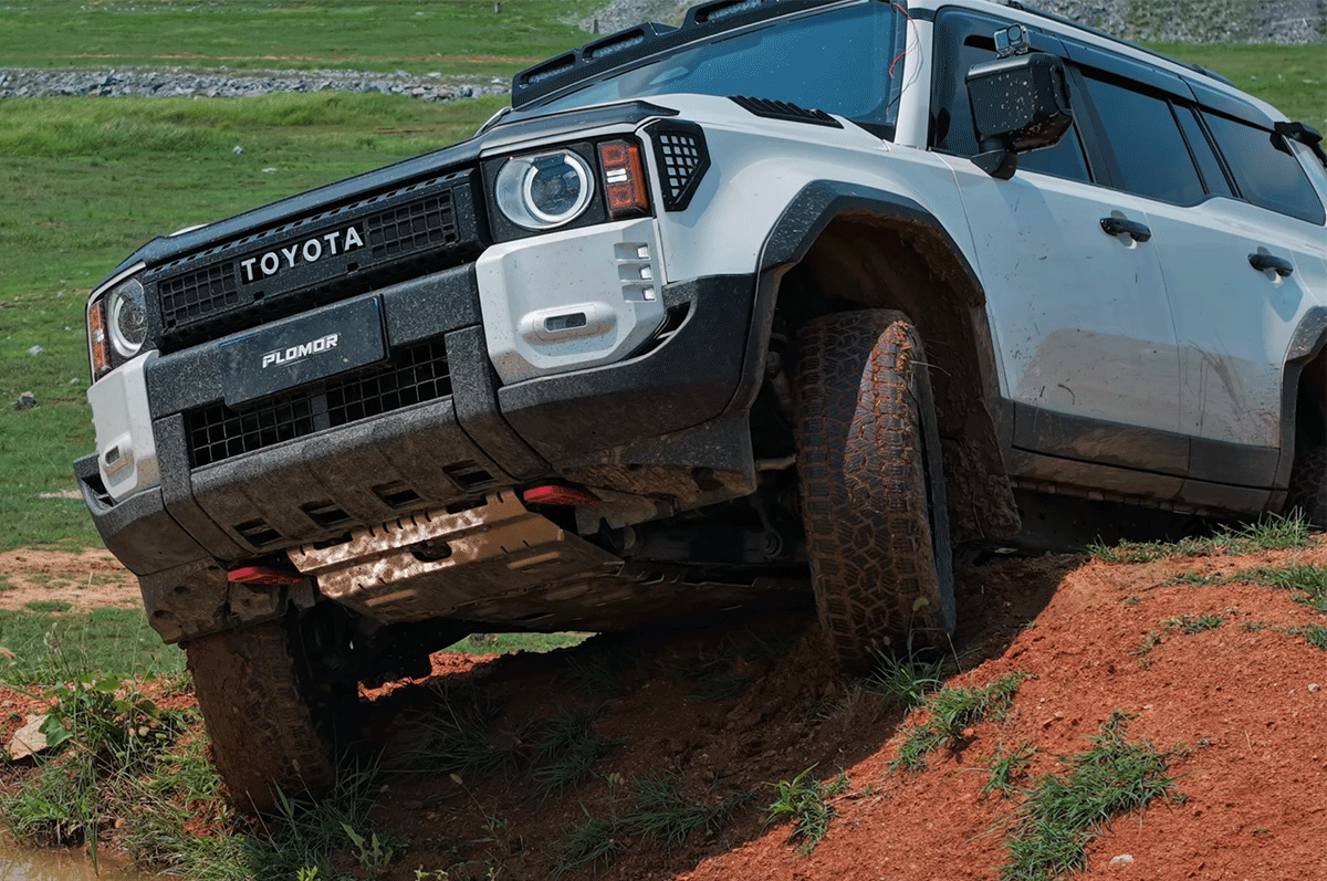 Premium Aluminium Magnesium Alloy, Natural Metal Finish - PLOMOR Aluminium Magnesium Skid Plate for Toyota Land Cruiser LC250 (2024+) | Lightweight Full Underbody Protection