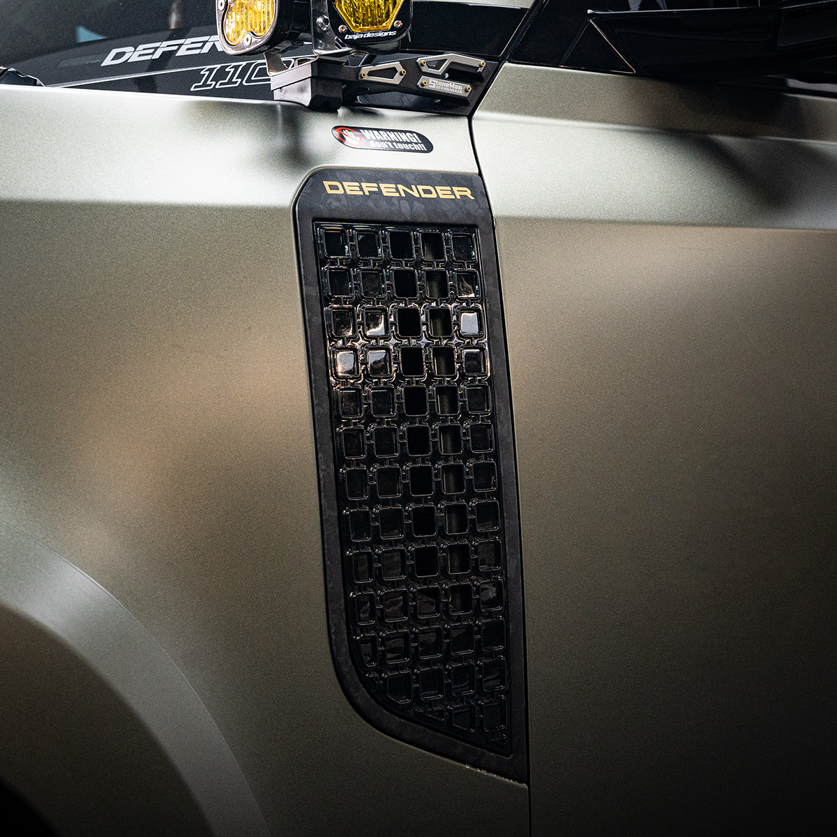 PLOMOR OCTA Side Vent Installed Right Side – Defender