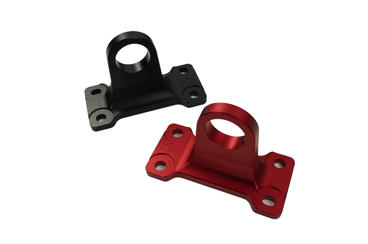 Premium Aluminium Alloy Construction - PLOMOR Land Rover Defender L663 Tow Hooks Pair – Aluminium Red & Gloss Black Recovery Rings (90/110)