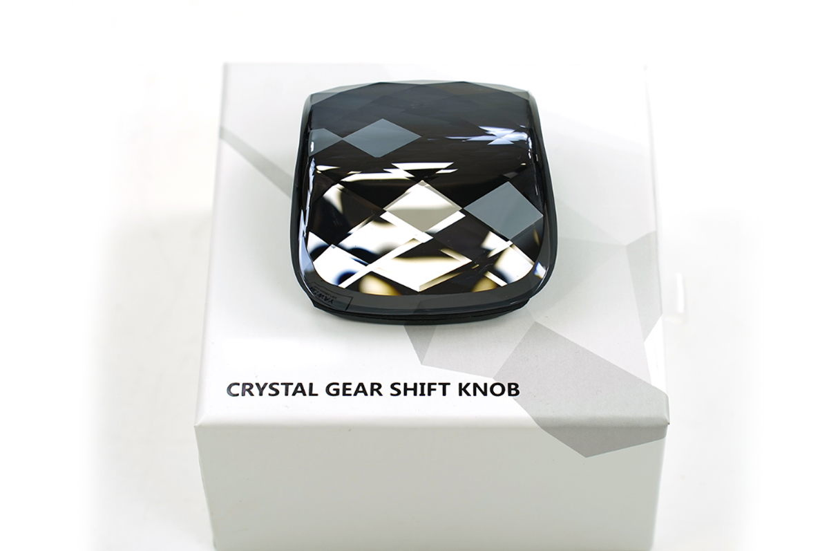 Black & White Crystal Gear Selector – Range Rover L460 - PLOMOR Crystal Gear Selector – Range Rover L460 (2023) OEM Fit Diamond Cut Shift Knob