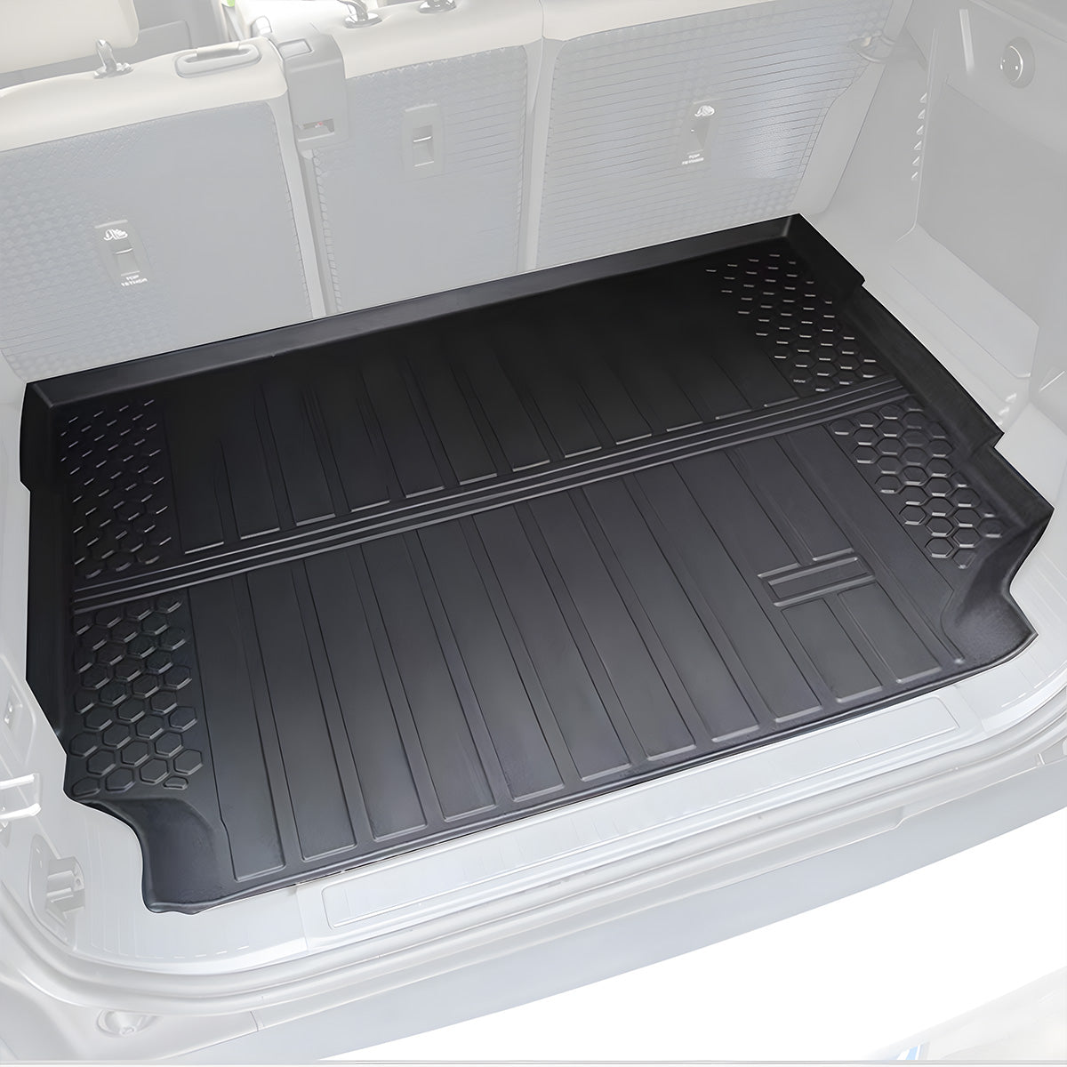 PLOMOR TPE boot liner installed in Land Rover Defender 90/110