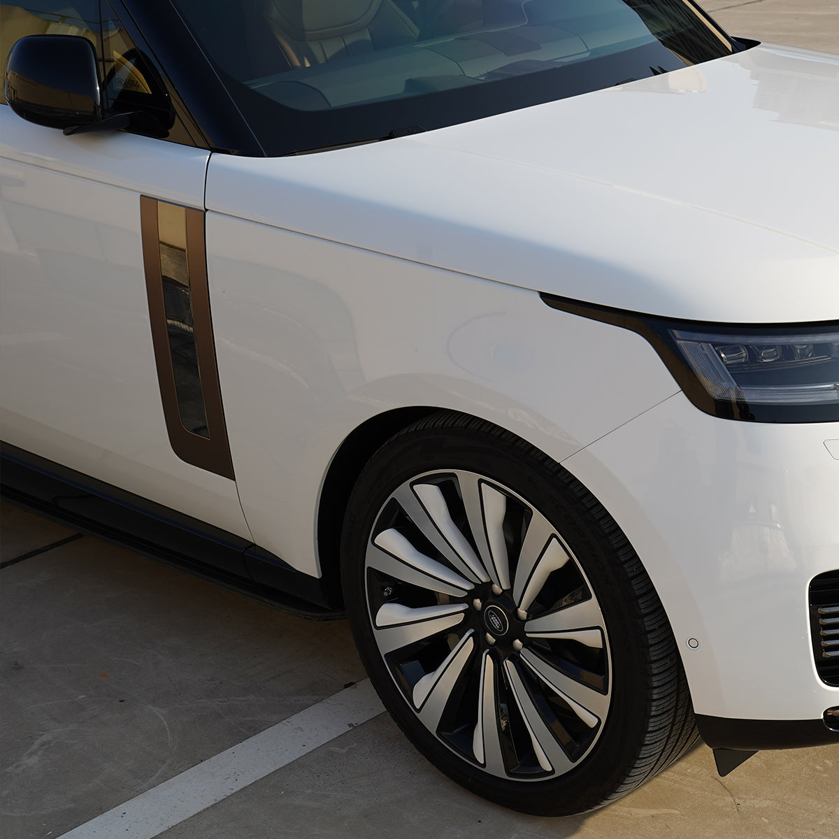 Range Rover L460 with installed dry carbon fiber side vent trims