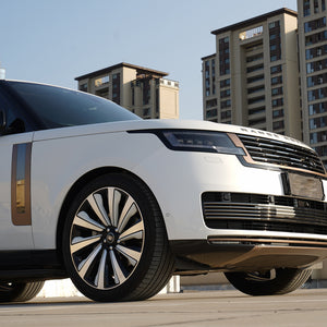Range Rover L460 side view with carbon fiber side vent trims